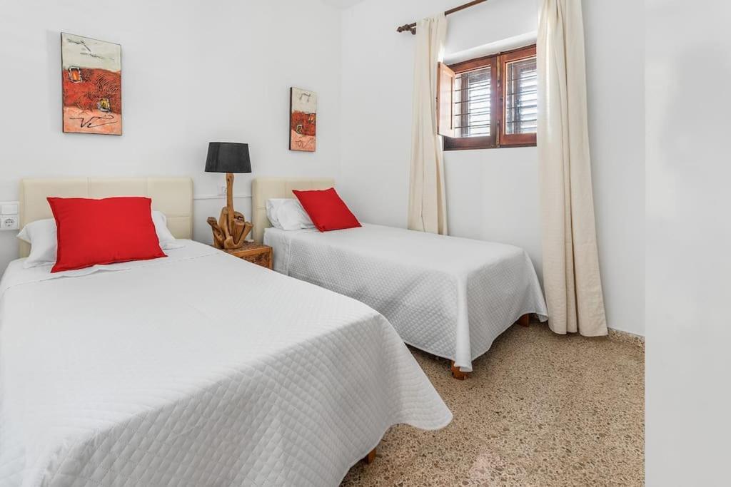 8 Guests Large Near Bossa Beaches & Airport * San José