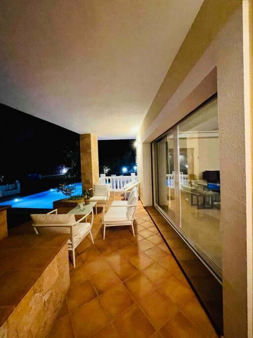 Villa Con Piscina Gigante *