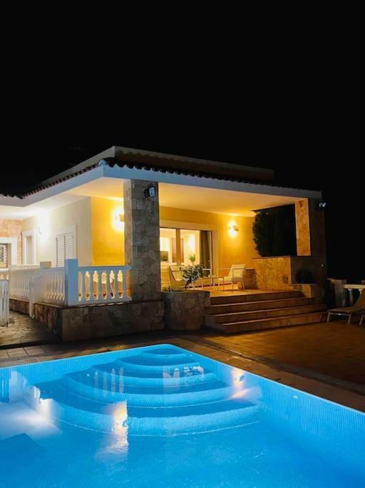 Villa Con Piscina Gigante