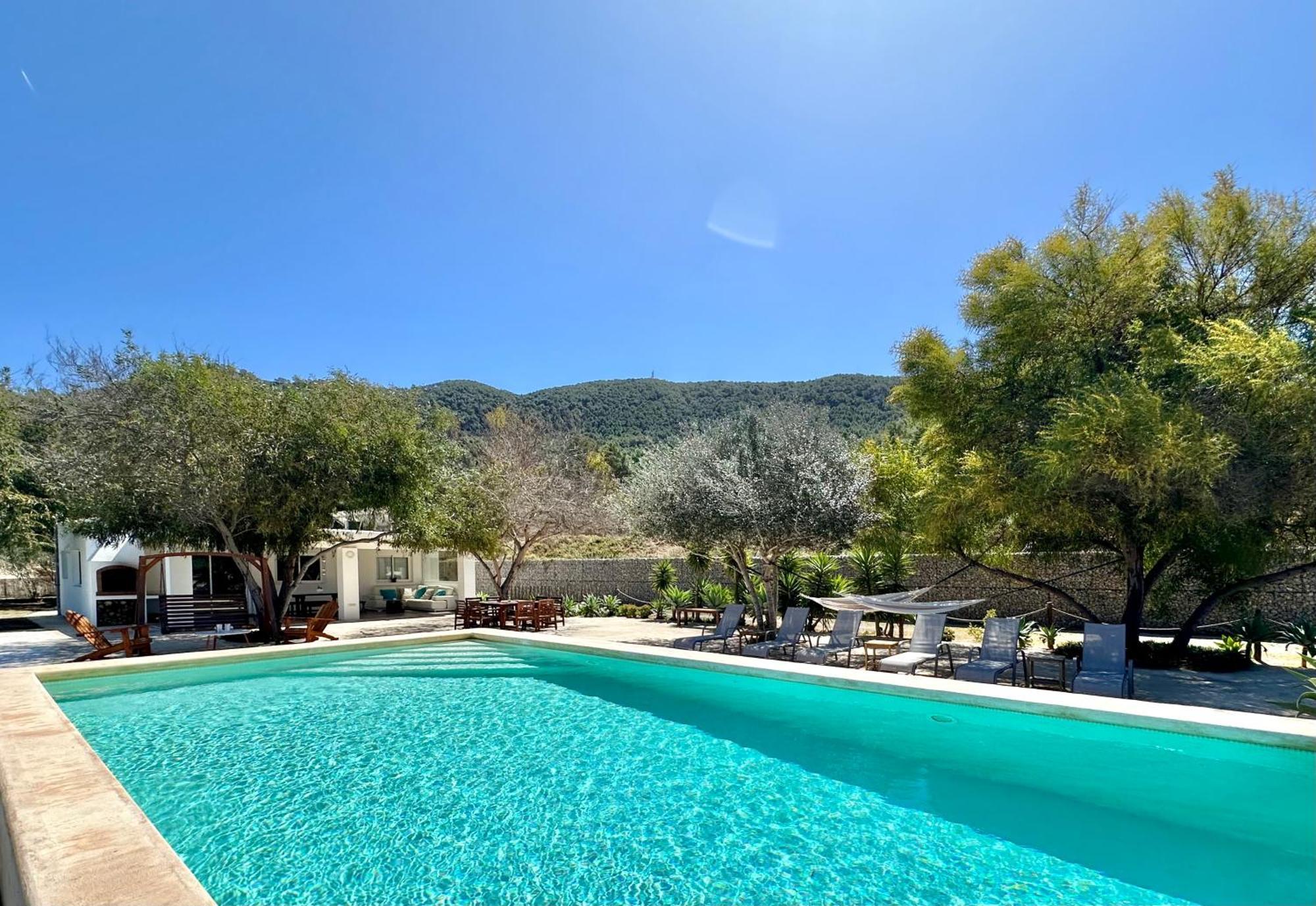 Mimosa Villa *