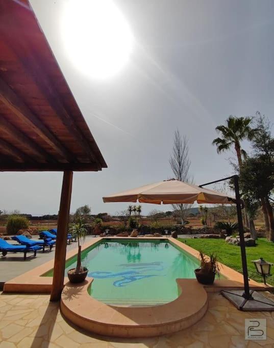 Сasa de vacaciones Casa Bet Con Piscina Y Jardin.