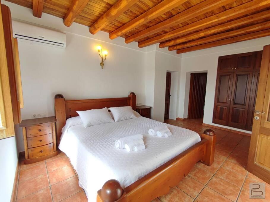 Сasa de vacaciones Casa Bet Con Piscina Y Jardin.
