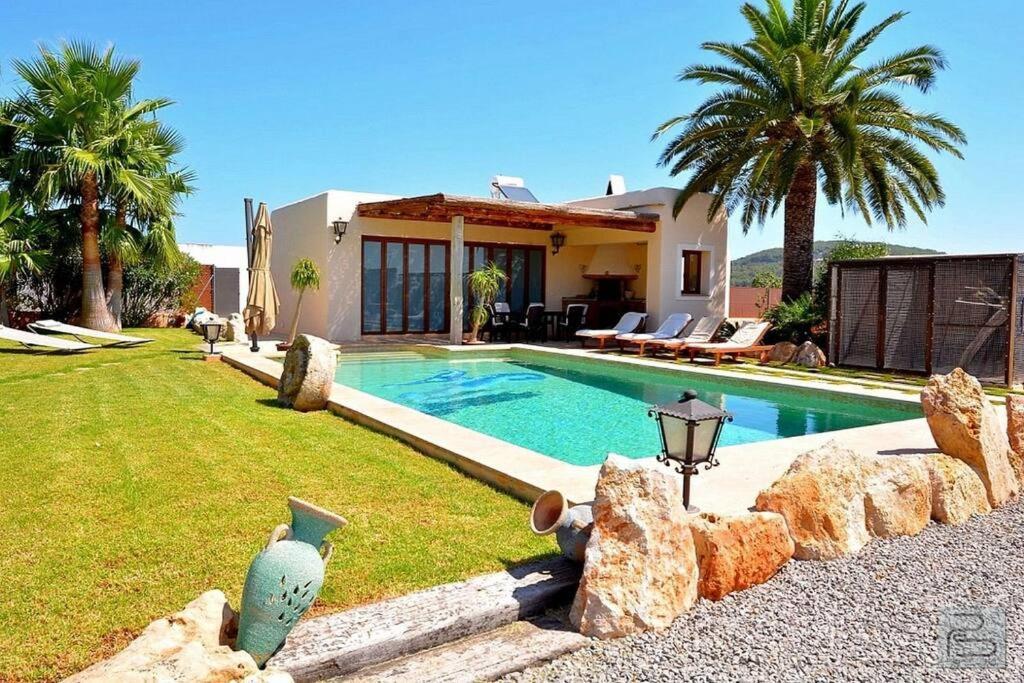 Casa Bet Con Piscina Y Jardin.