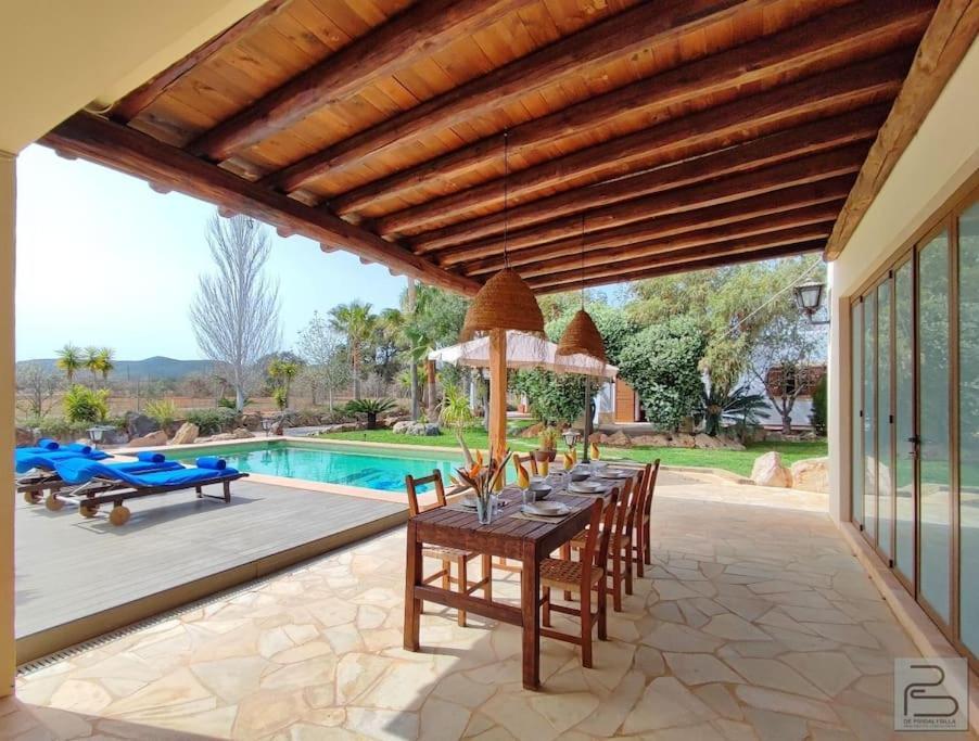 Сasa de vacaciones Casa Bet Con Piscina Y Jardin.