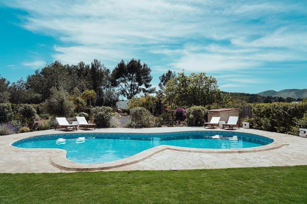 4 Palms Only 5 Minutes From Ibiza Montecristo