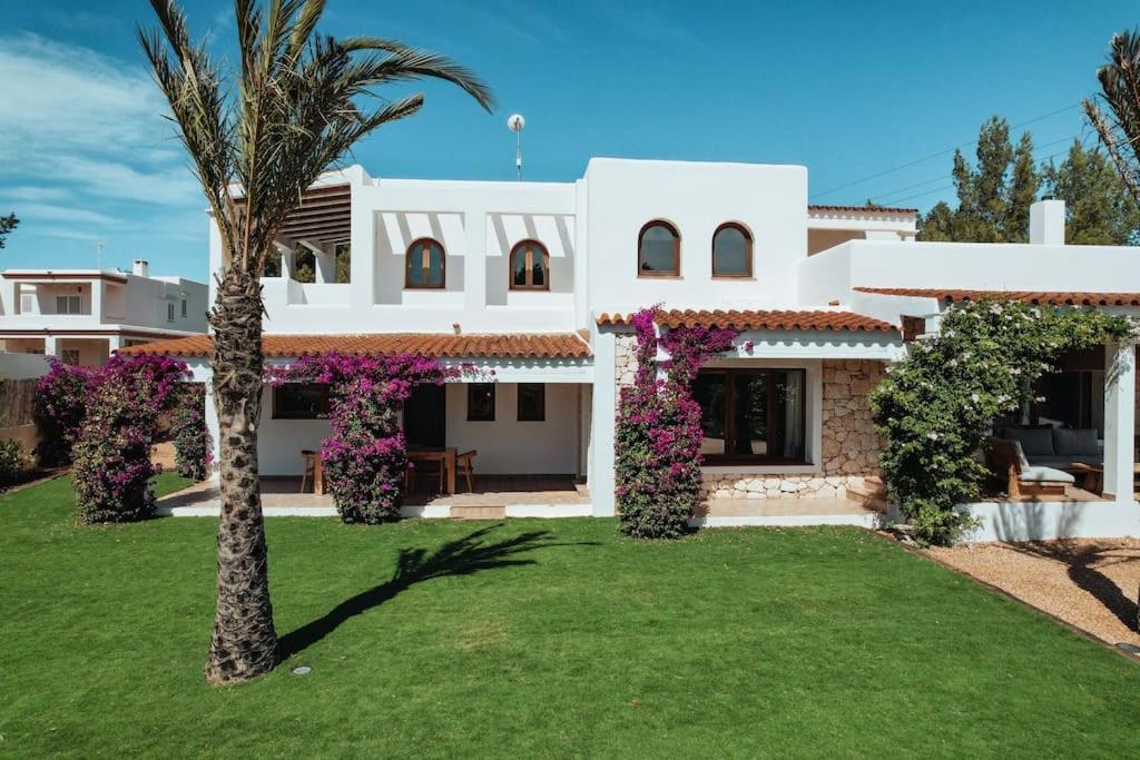 Villa 4 Palms Only 5 Minutes From Ibiza Montecristo