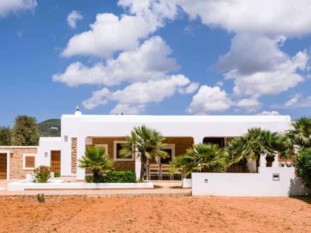 Villa Pep Luis Pep Mortera Is Located In The Beautiful Countryside Near To Playa Den Bossa Sant Jordi de ses Salines