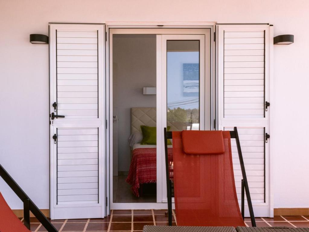 Villa Km2 Lovely Located Just Outside Of Sa Carroca A 5 Minute Drive From Playa Den Bossa Sant Josep de sa Talaia