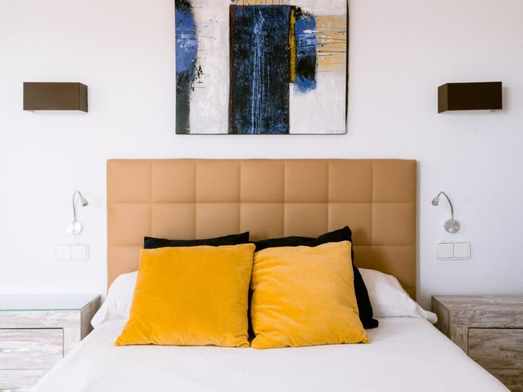Villa Km2 Lovely Located Just Outside Of Sa Carroca A 5 Minute Drive From Playa Den Bossa Sant Josep de sa Talaia
