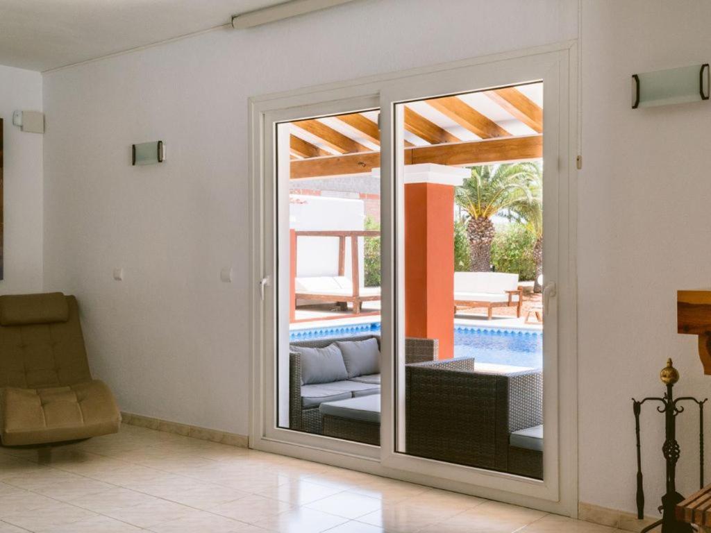 Km2 Lovely Located Just Outside Of Sa Carroca A 5 Minute Drive From Playa Den Bossa Villa *