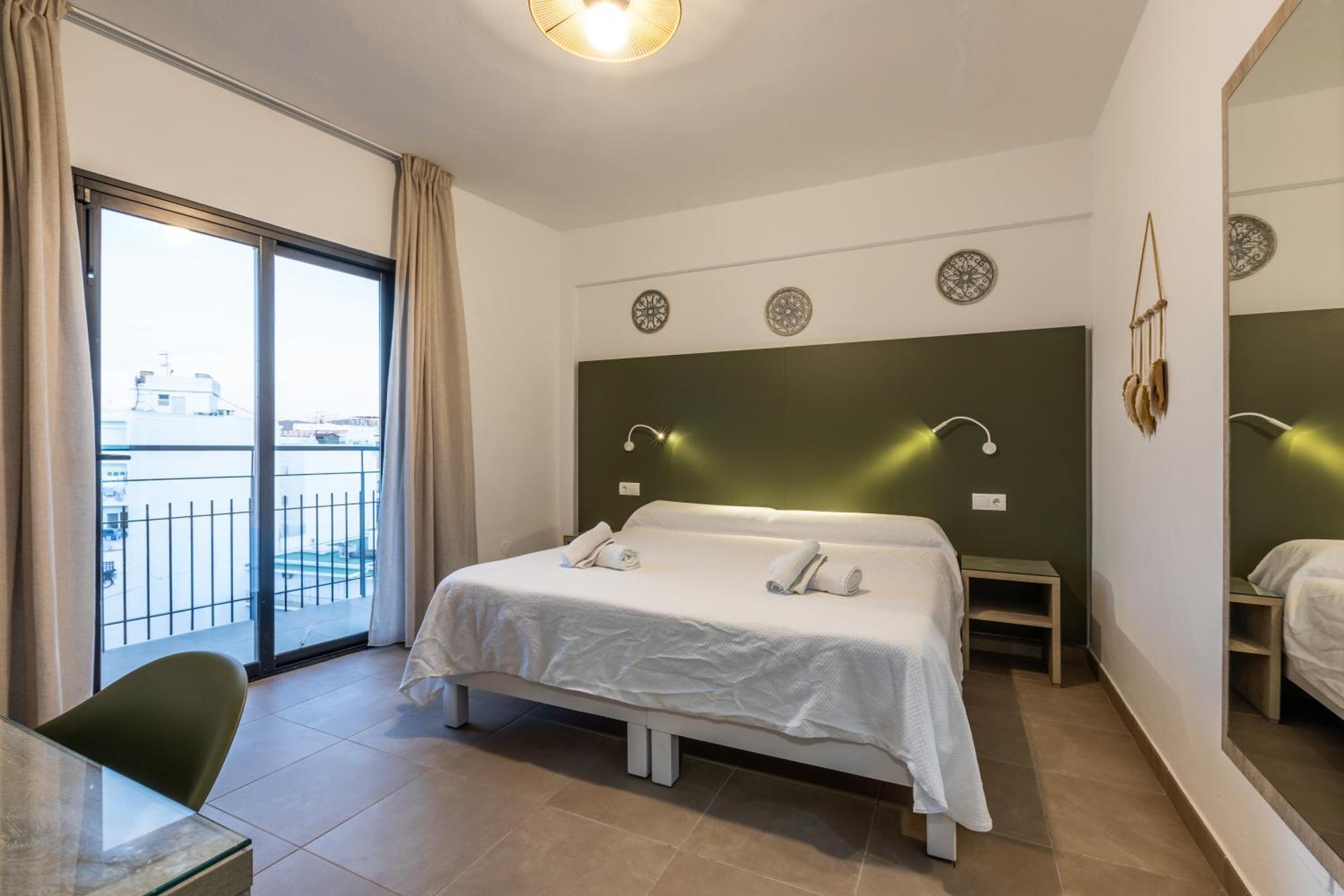 Alicante * San Antonio (Ibiza)