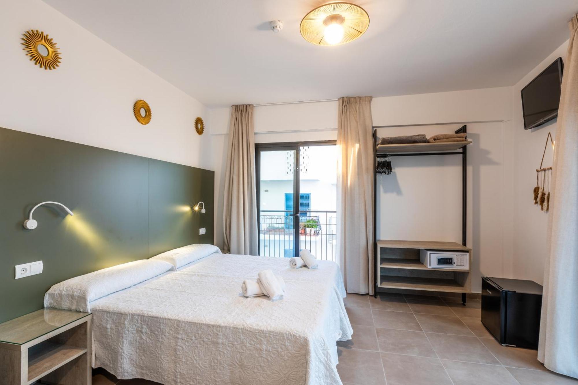 Alicante * San Antonio (Ibiza)
