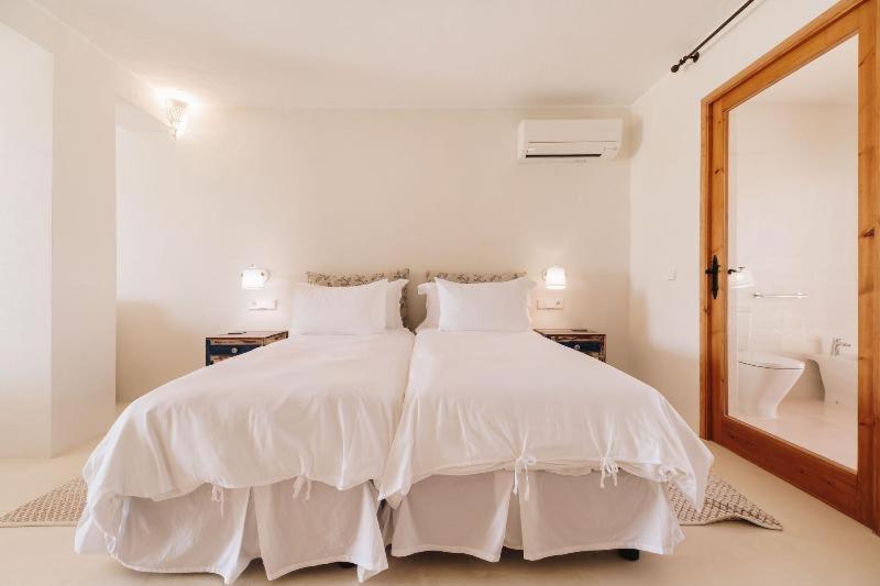 Petunia Ibiza, A Beaumier (adults Only) 5*