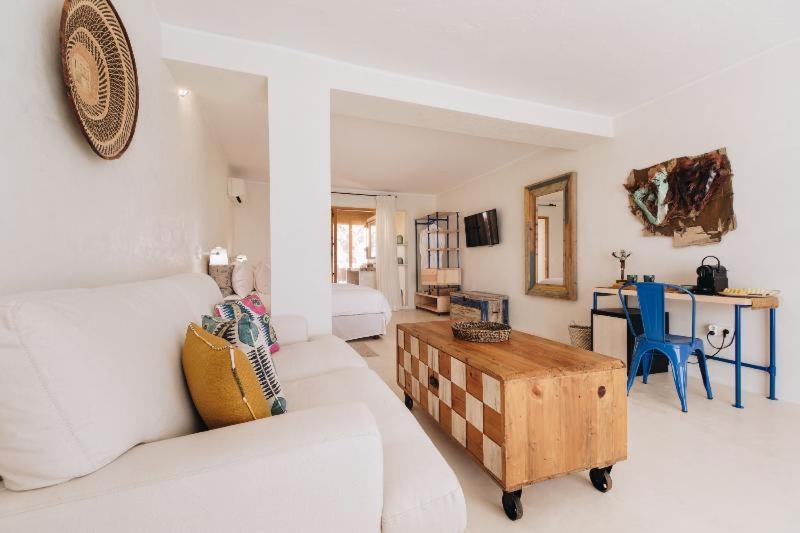 Petunia Ibiza, A Beaumier (adults Only) 5*