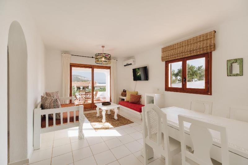 Petunia Ibiza, A Beaumier (adults Only) 5*