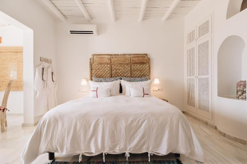Petunia Ibiza, A Beaumier (adults Only) 5*