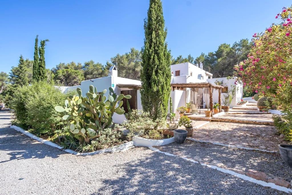 Casa Rosada - Gorgeous Family Finca Near Santa Gertrudis * Santa Gertrudis (Ibiza)