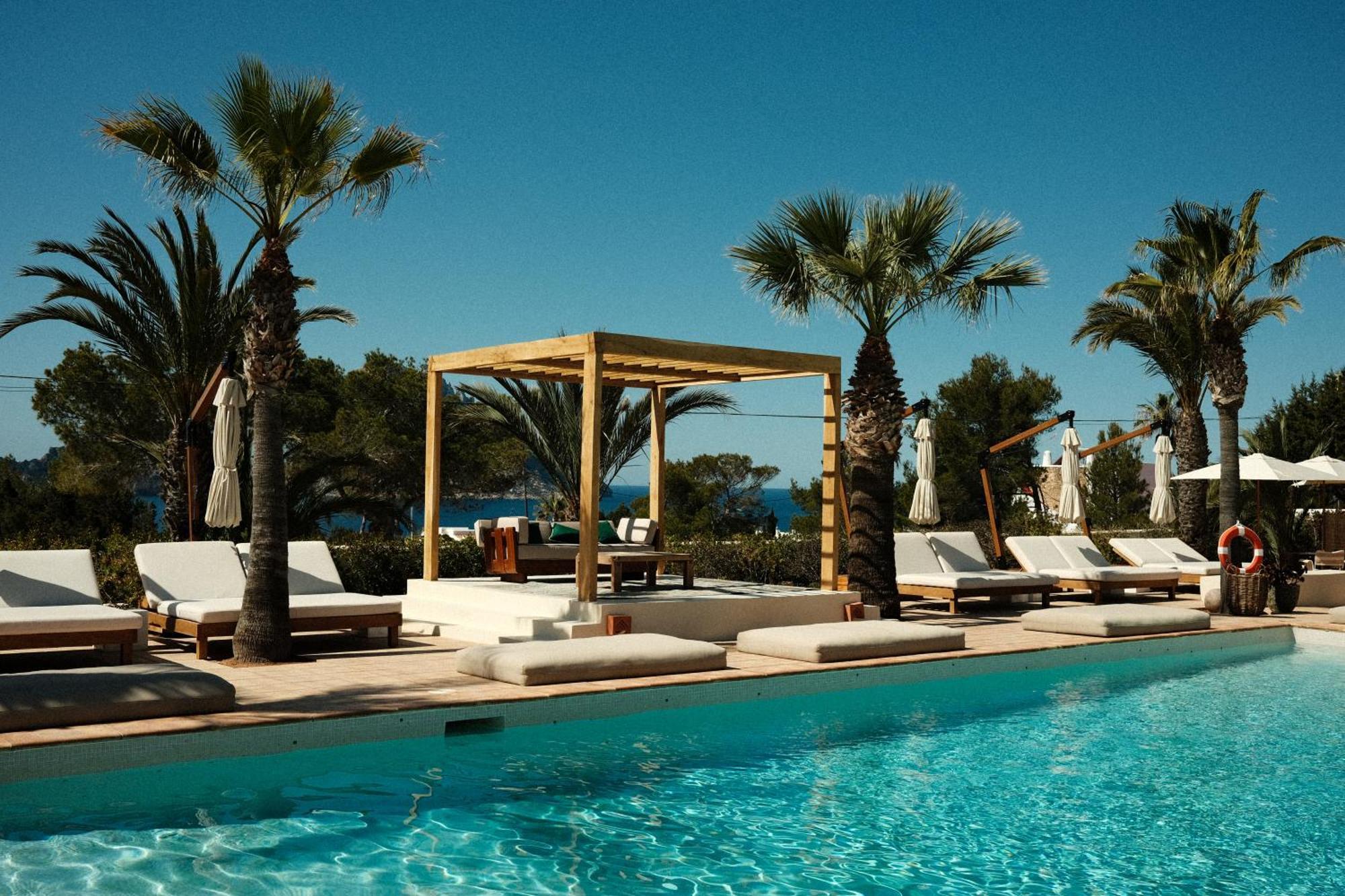 Petunia Ibiza, A Beaumier (adults Only) 5*
