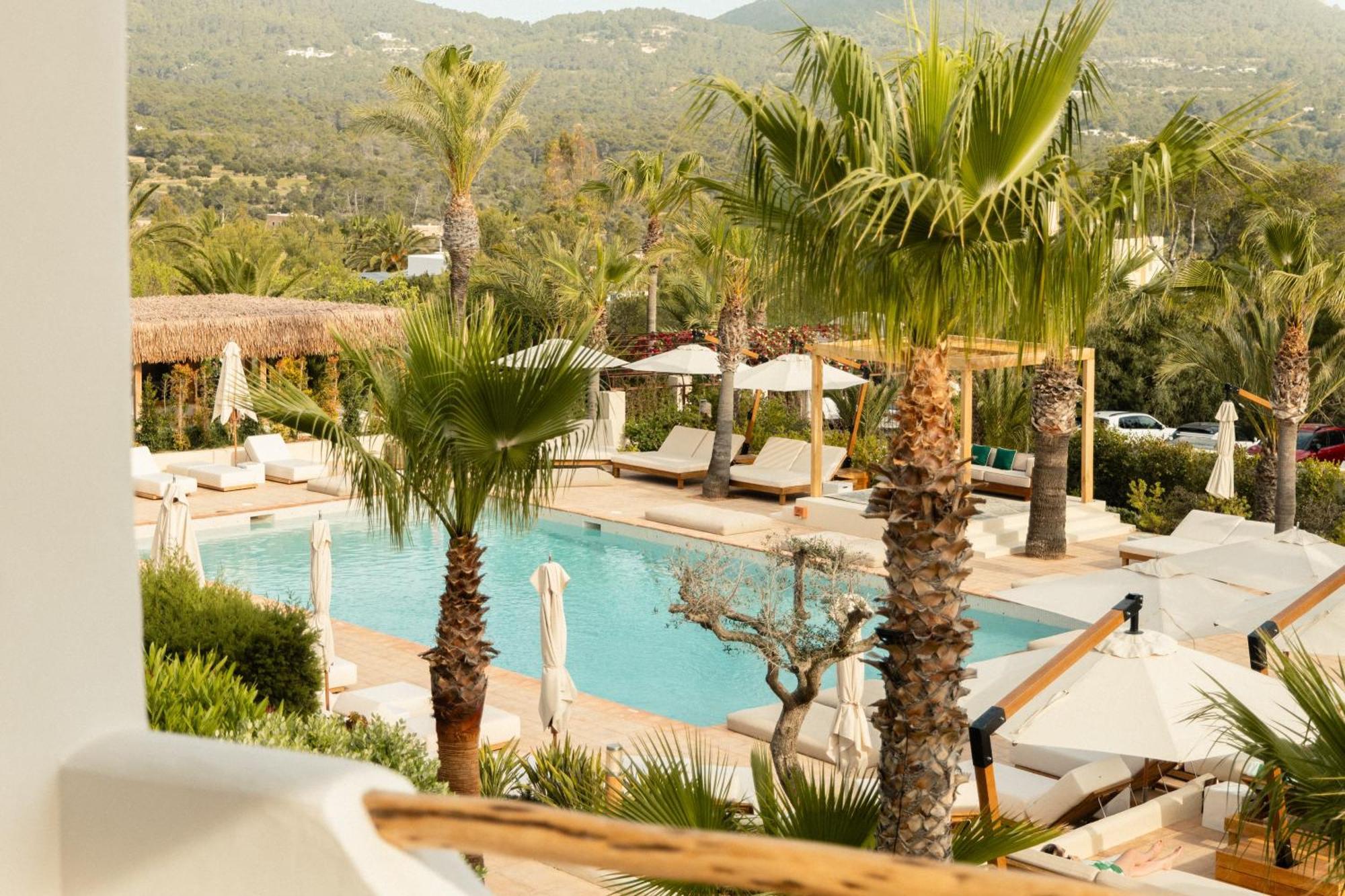 Petunia Ibiza, A Beaumier (adults Only) 5*