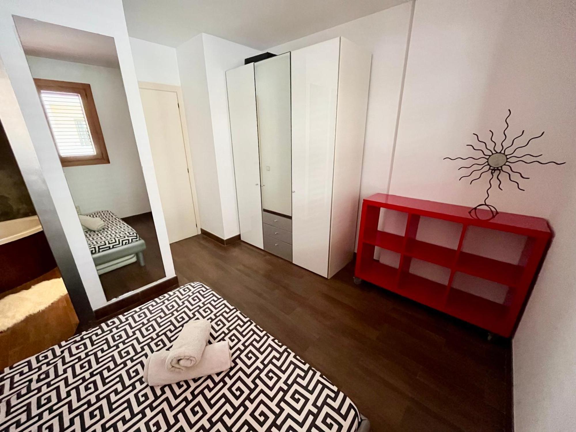 Lovely Ensuite Double In Shared In The Centre Of Santa Eularia - Close To The Beach, Shops, Bars And Restaurants