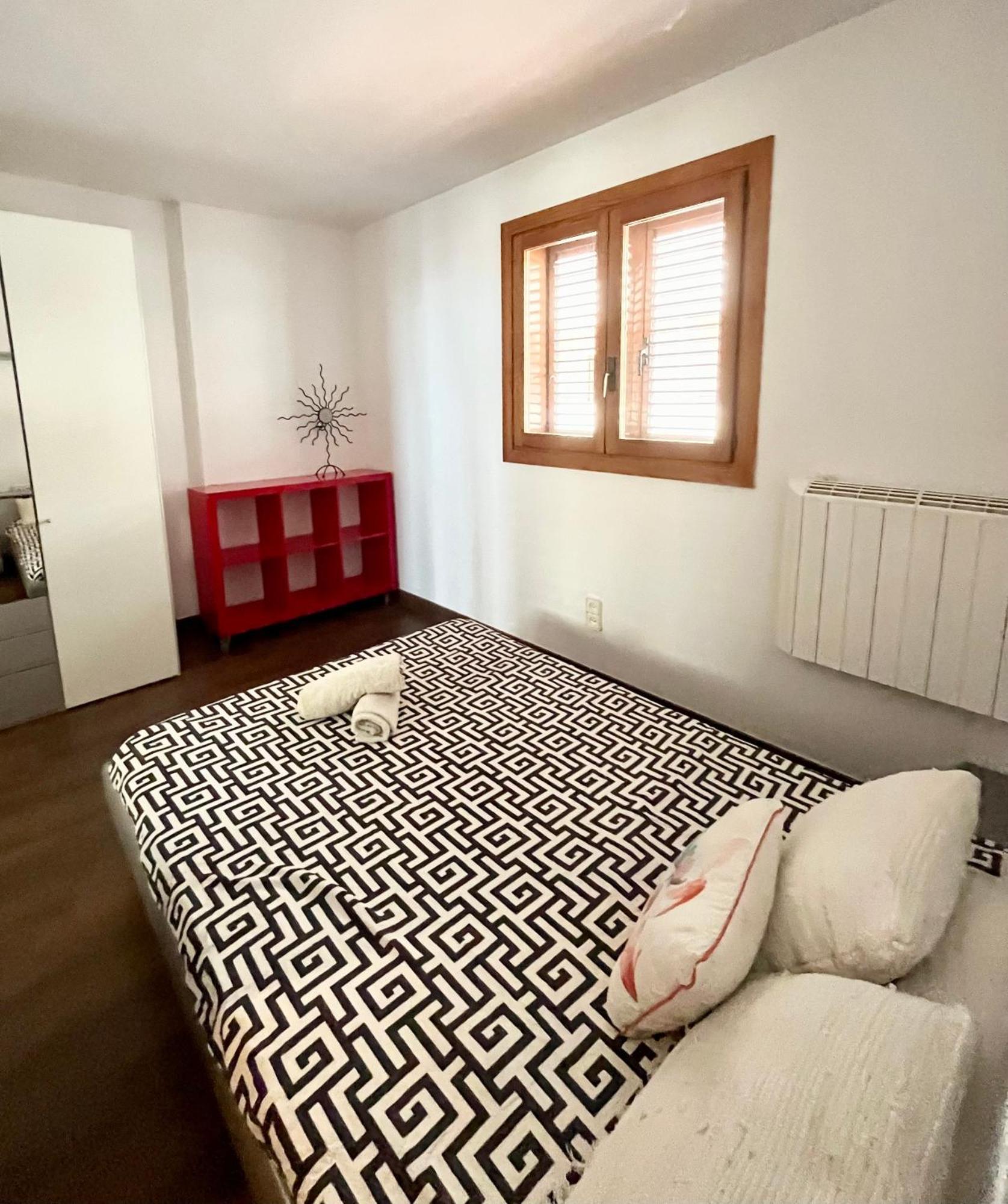Lovely Ensuite Double In Shared In The Centre Of Santa Eularia - Close To The Beach, Shops, Bars And Restaurants Gasthof *
