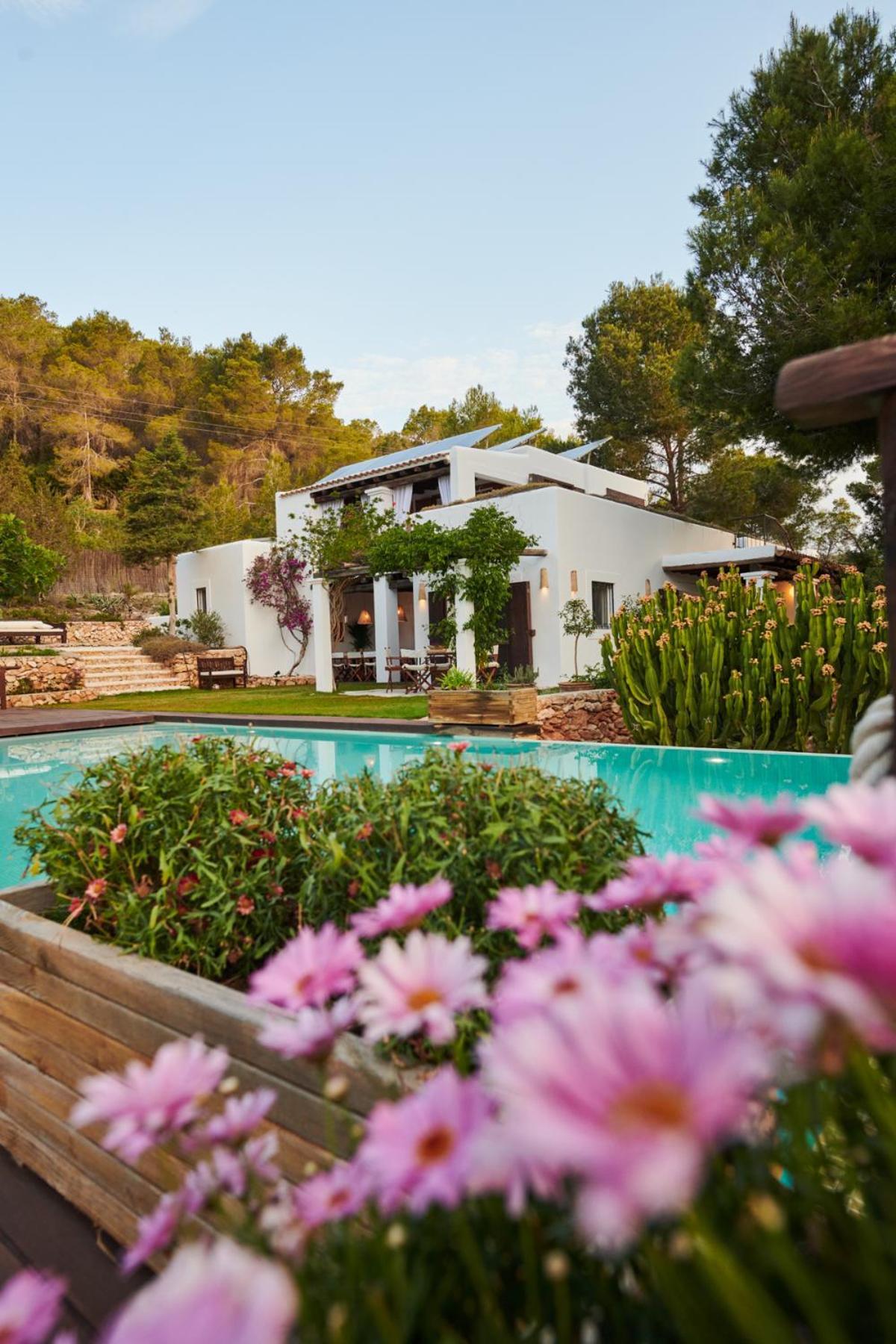 Lilita House *