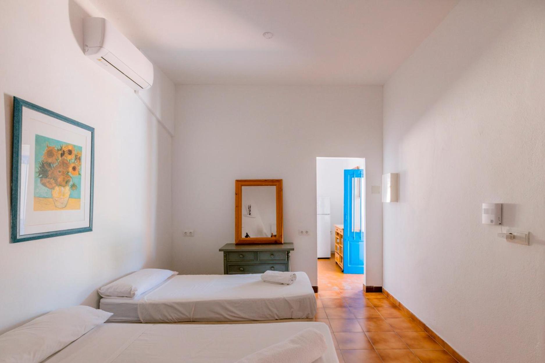 Villa Alexa Charming Is Just A 10 Min Drive To Either Playa Den Bossa Or San Antonio *