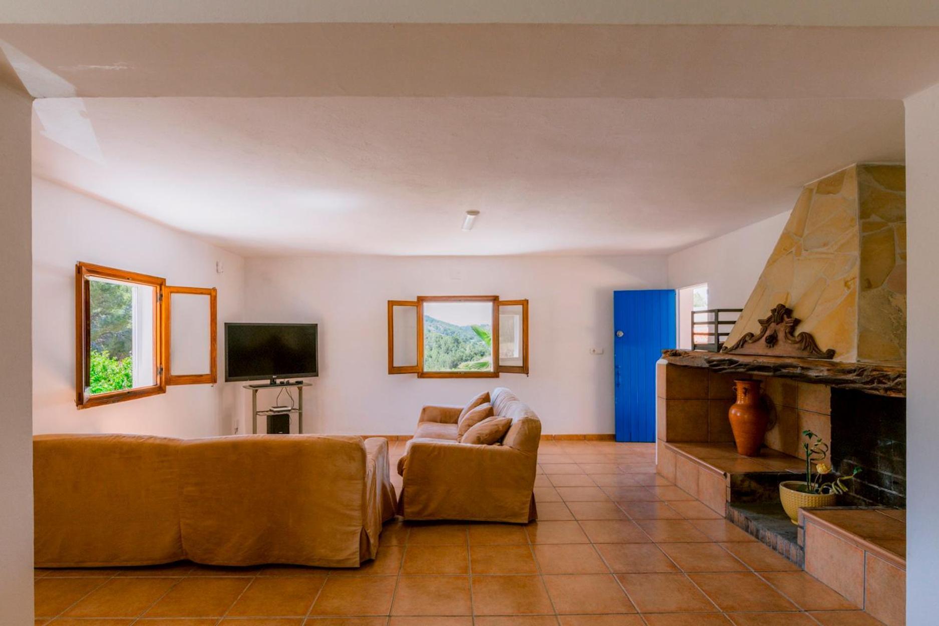 Alexa Charming Is Just A 10 Min Drive To Either Playa Den Bossa Or San Antonio Villa Sant Josep de sa Talaia