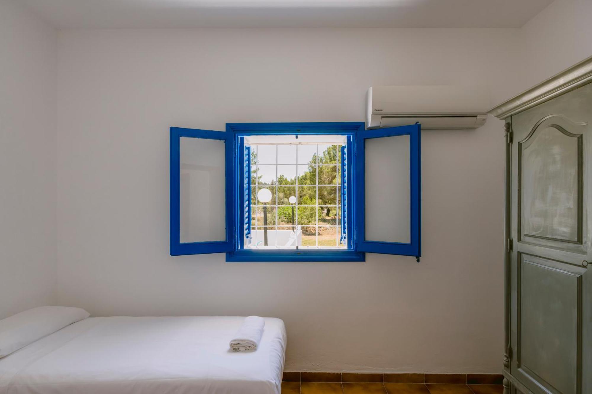 Villa Alexa Charming Is Just A 10 Min Drive To Either Playa Den Bossa Or San Antonio Sant Josep de sa Talaia