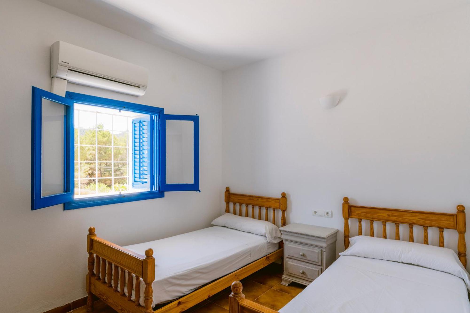 Alexa Charming Is Just A 10 Min Drive To Either Playa Den Bossa Or San Antonio
