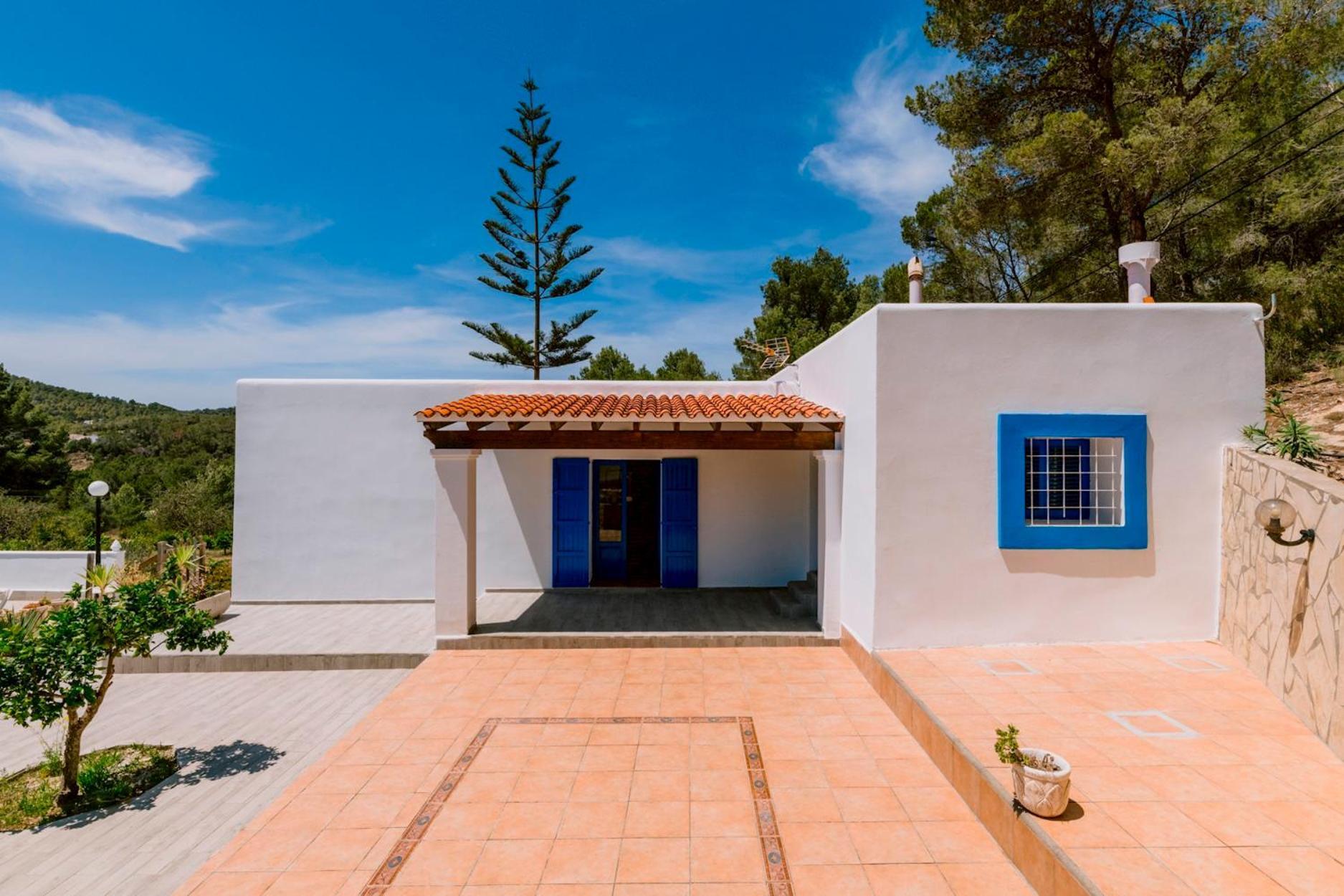 Villa Alexa Charming Is Just A 10 Min Drive To Either Playa Den Bossa Or San Antonio *