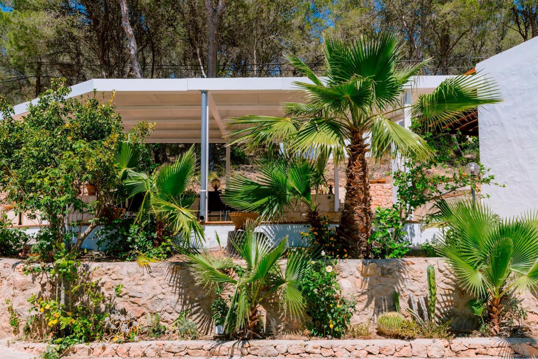 Alexa Charming Is Just A 10 Min Drive To Either Playa Den Bossa Or San Antonio