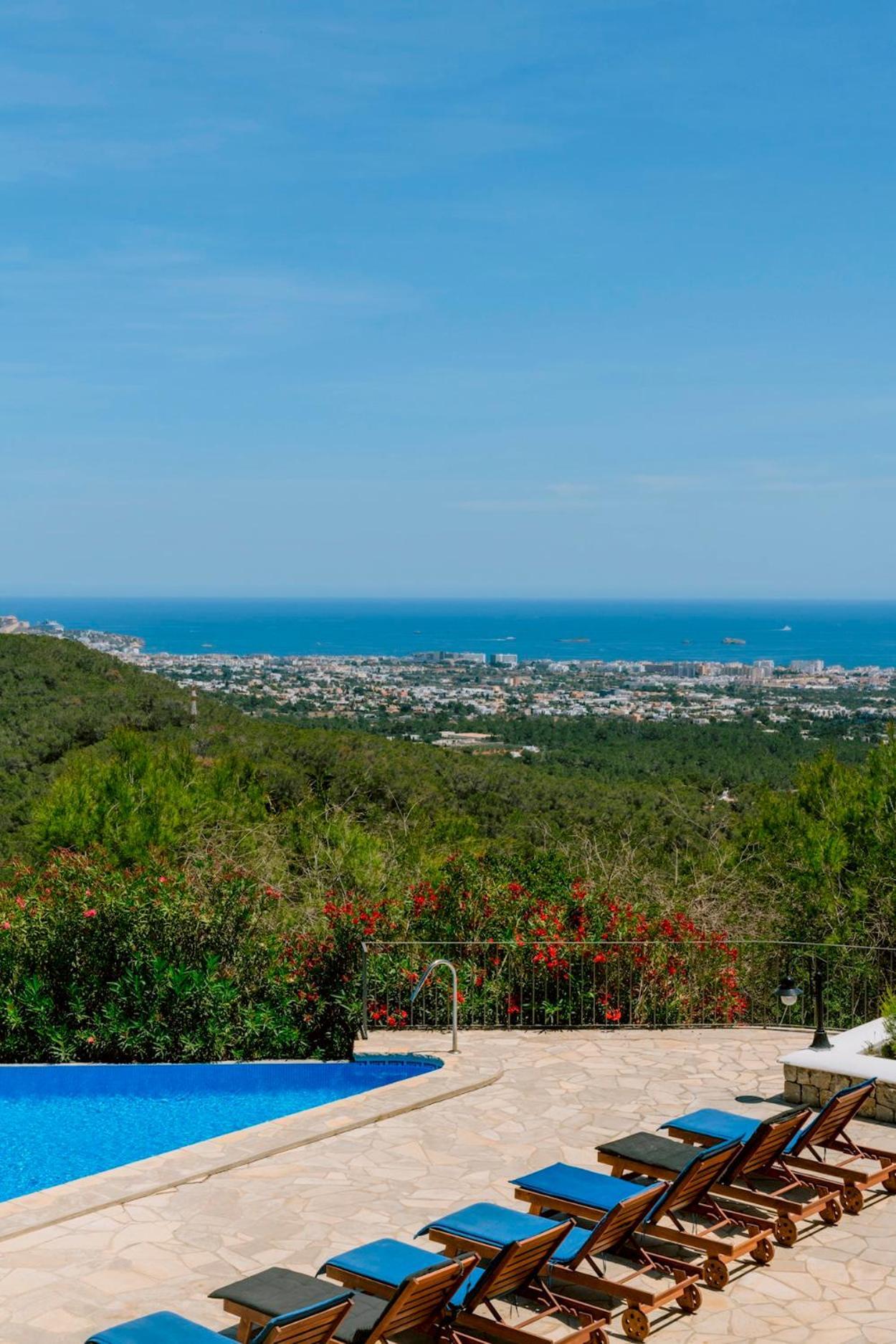 Bellavista Has Stunning Views And A Private Infinity Pool Villa