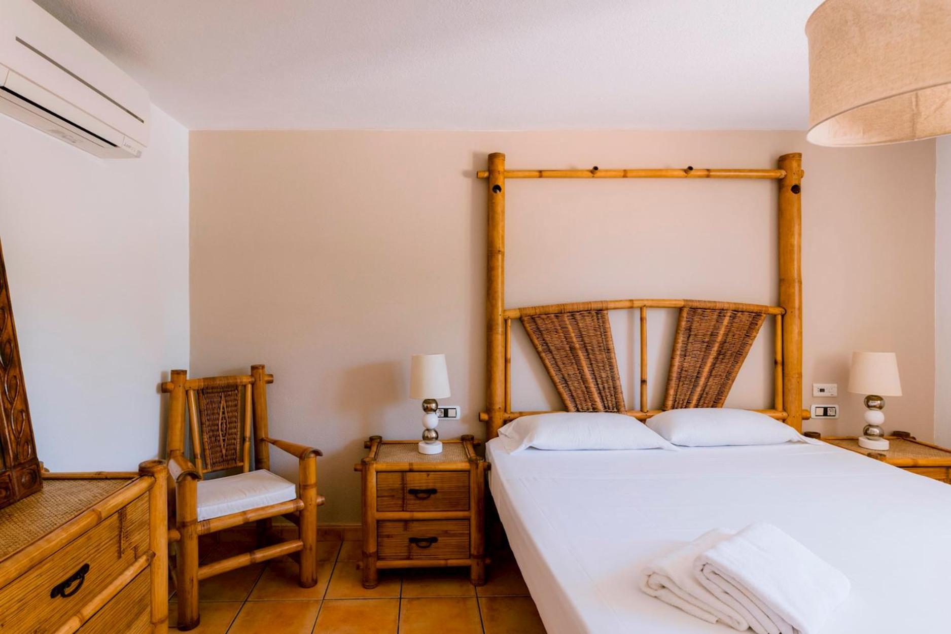 Bellavista Has Stunning Views And A Private Infinity Pool Villa *