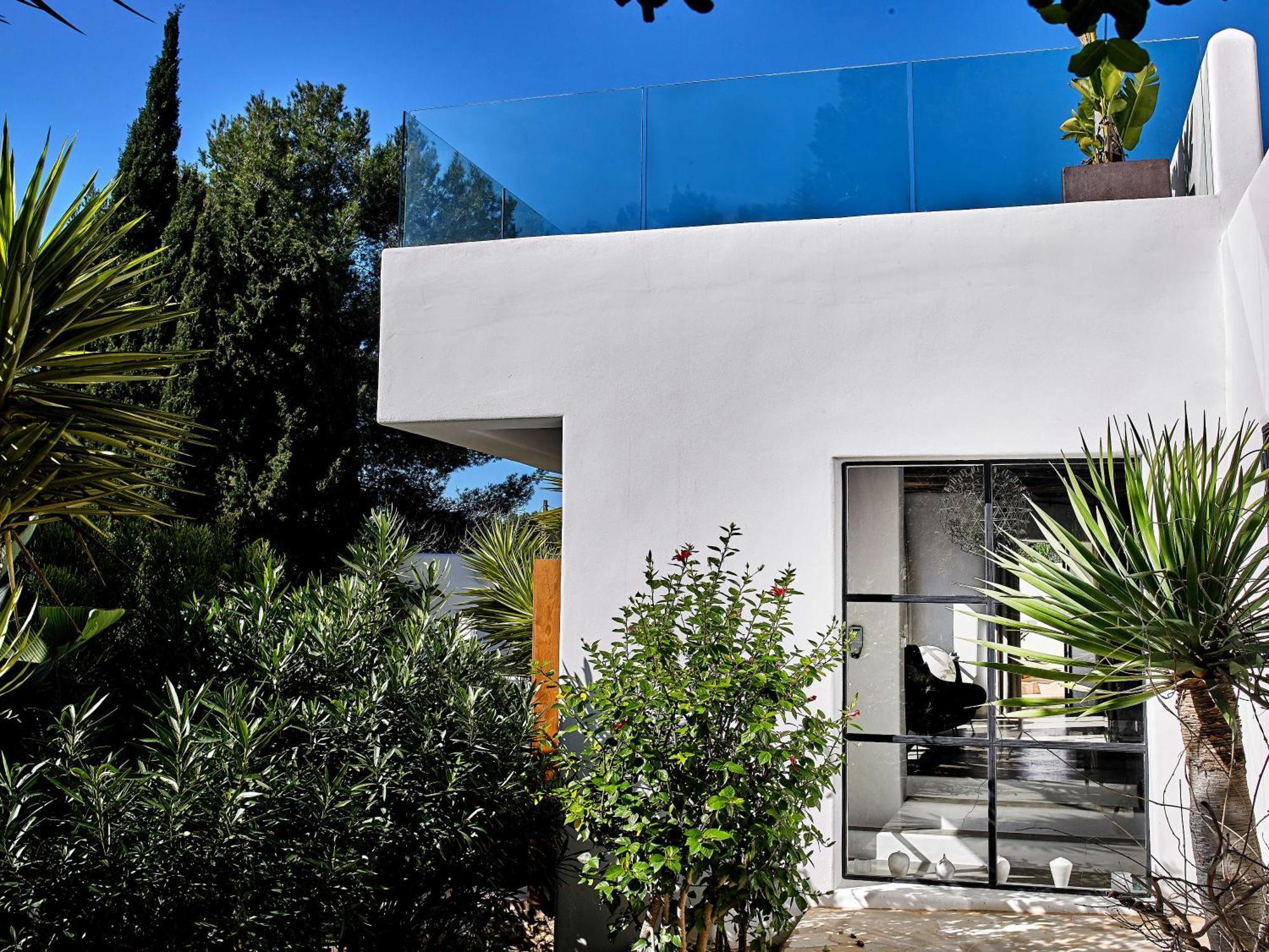 Stylish 5 Bedroom Luxury With Pool And Sauna Villa Santa Eularia des Riu