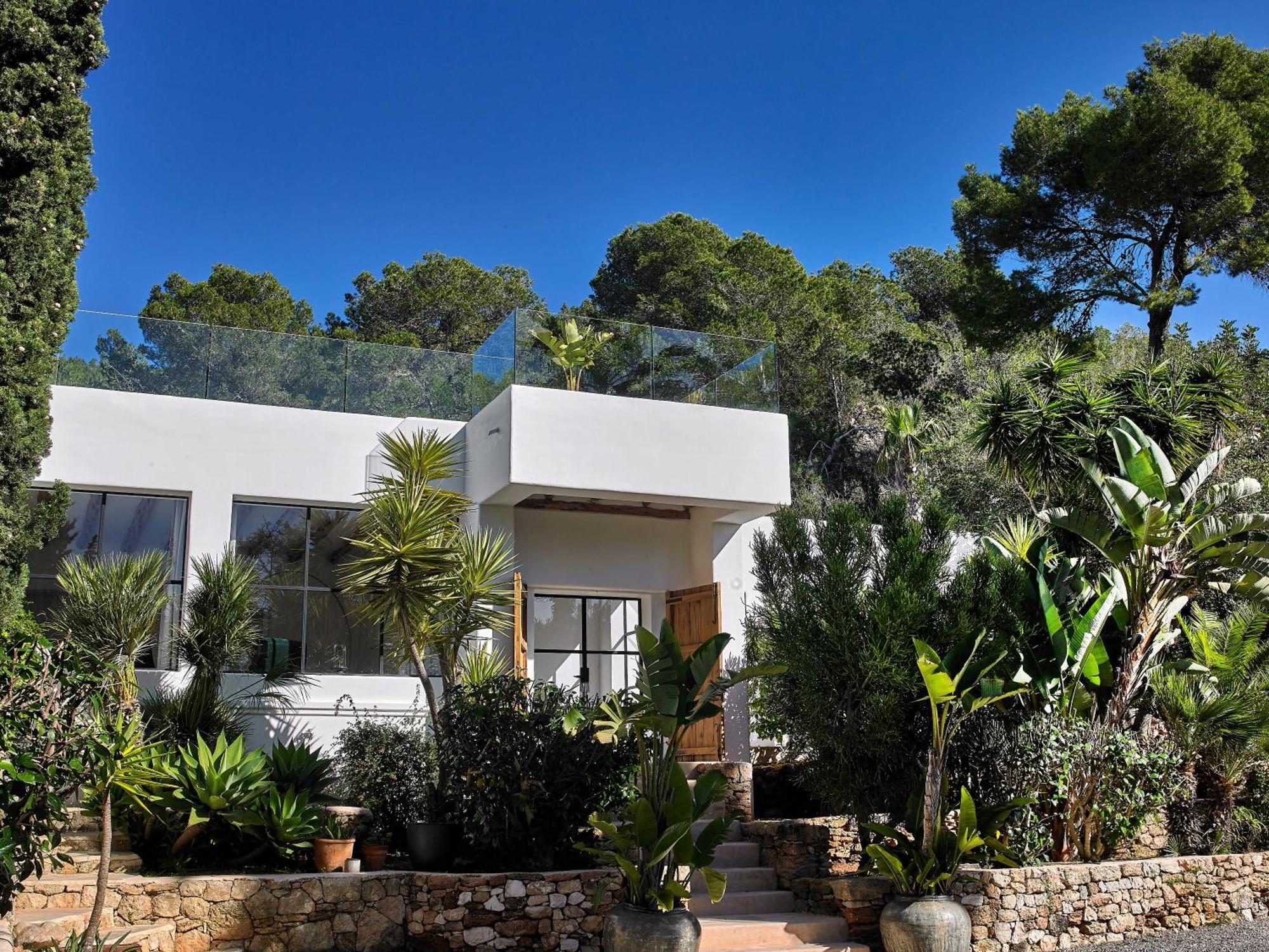 Stylish 5 Bedroom Luxury With Pool And Sauna Villa