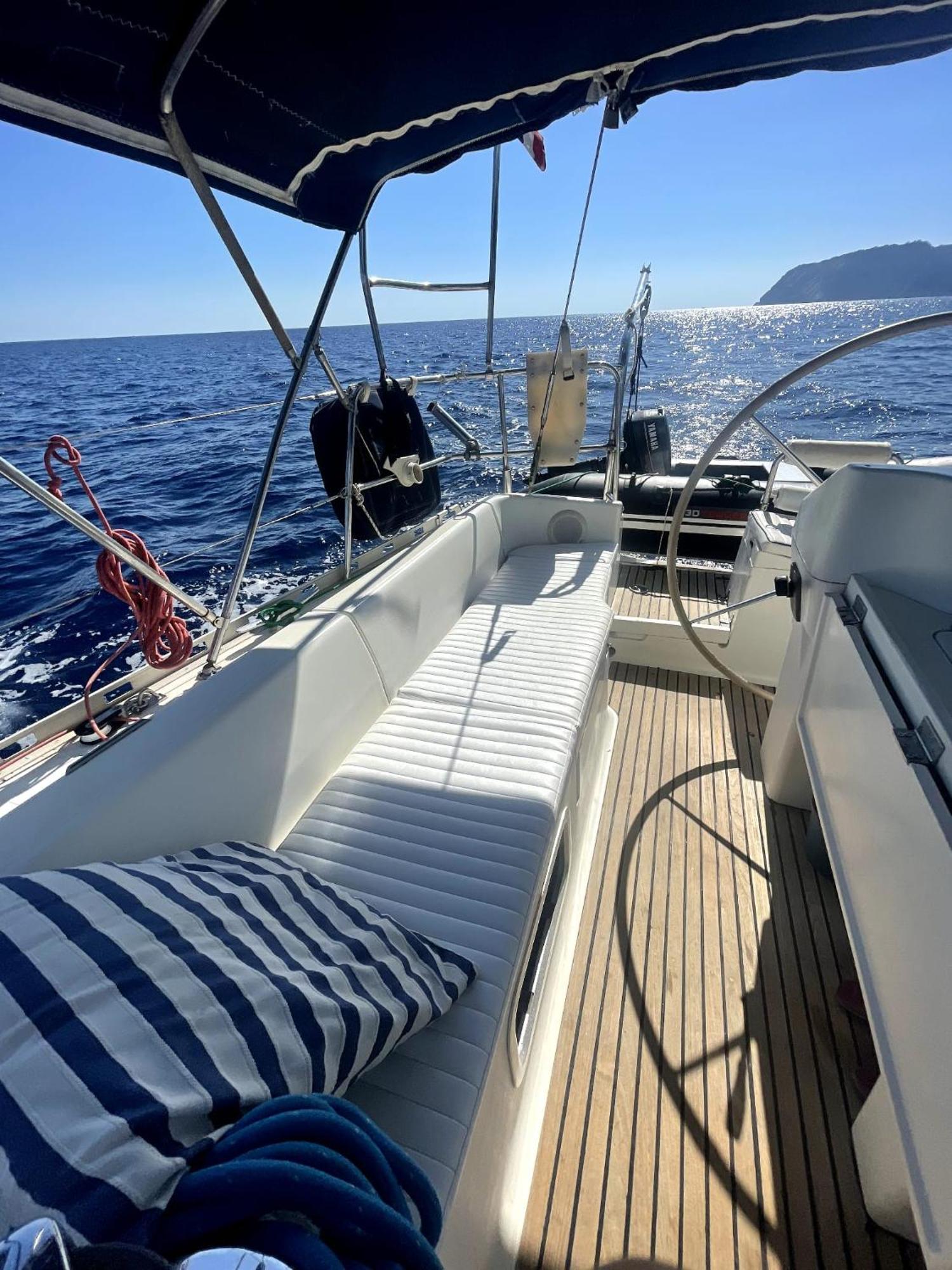 Botel Velero Beneteau Gybsea 50