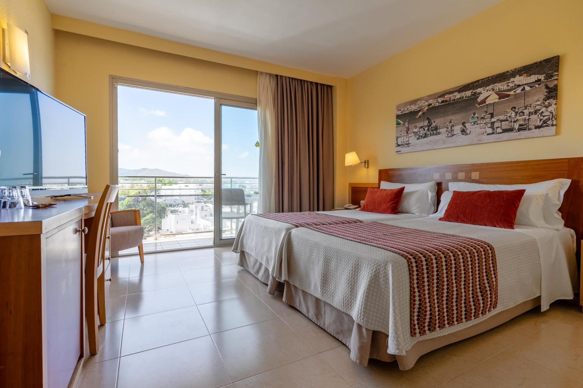 Bellamar & Hotel San Antonio (Ibiza)