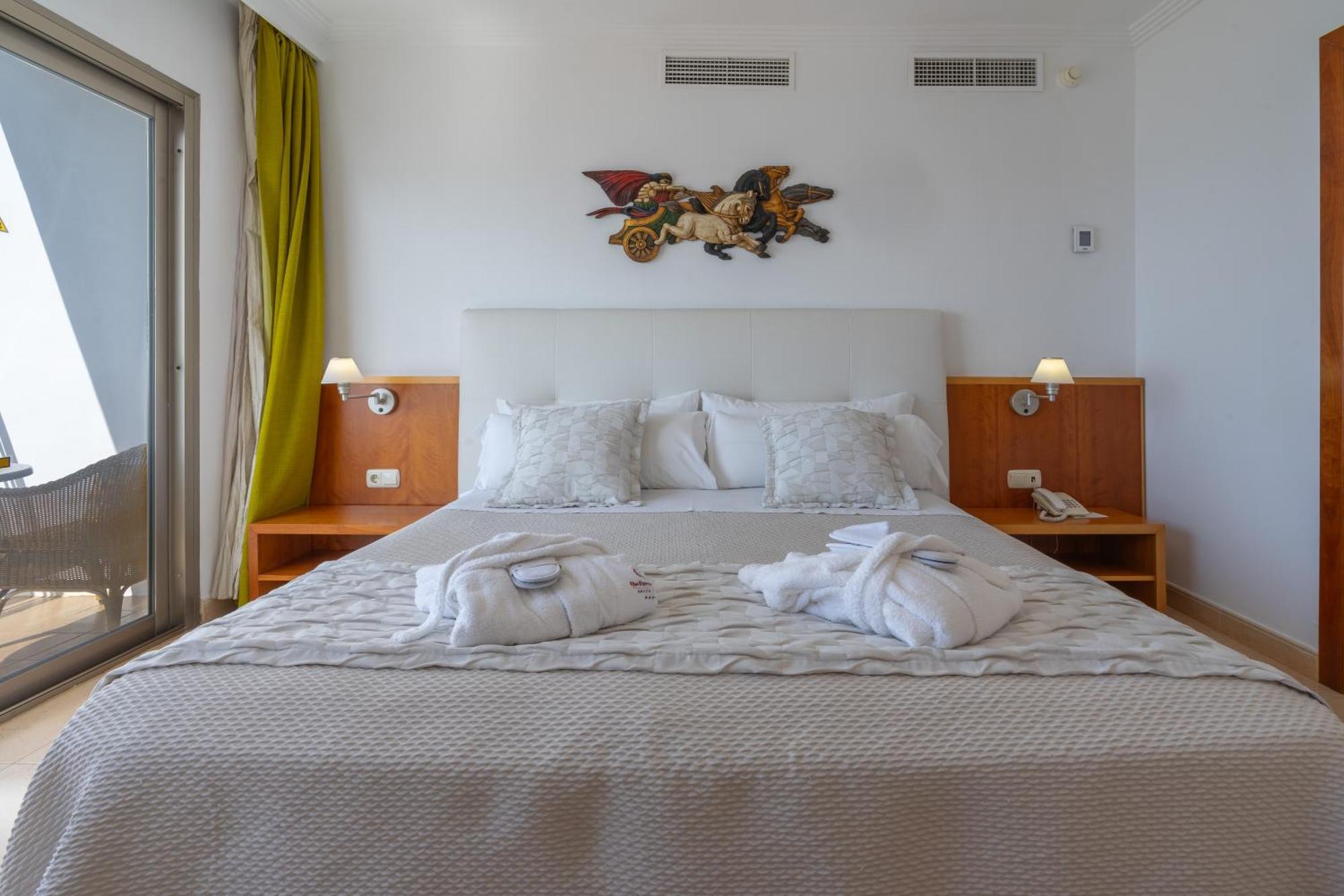 Bellamar & Hotel San Antonio (Ibiza)