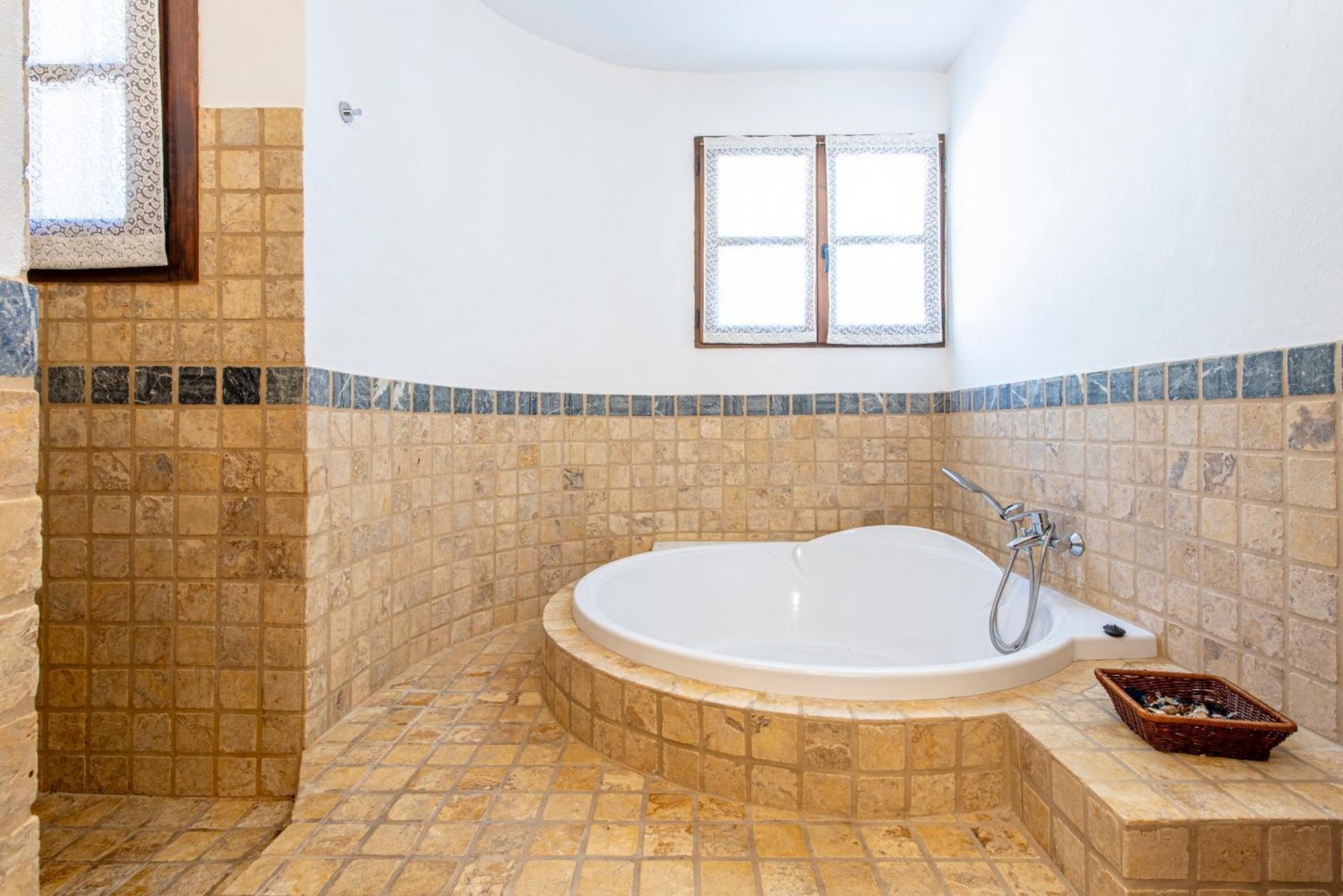 - Sleeps 14 - Pool - Garden - Sea View Villa