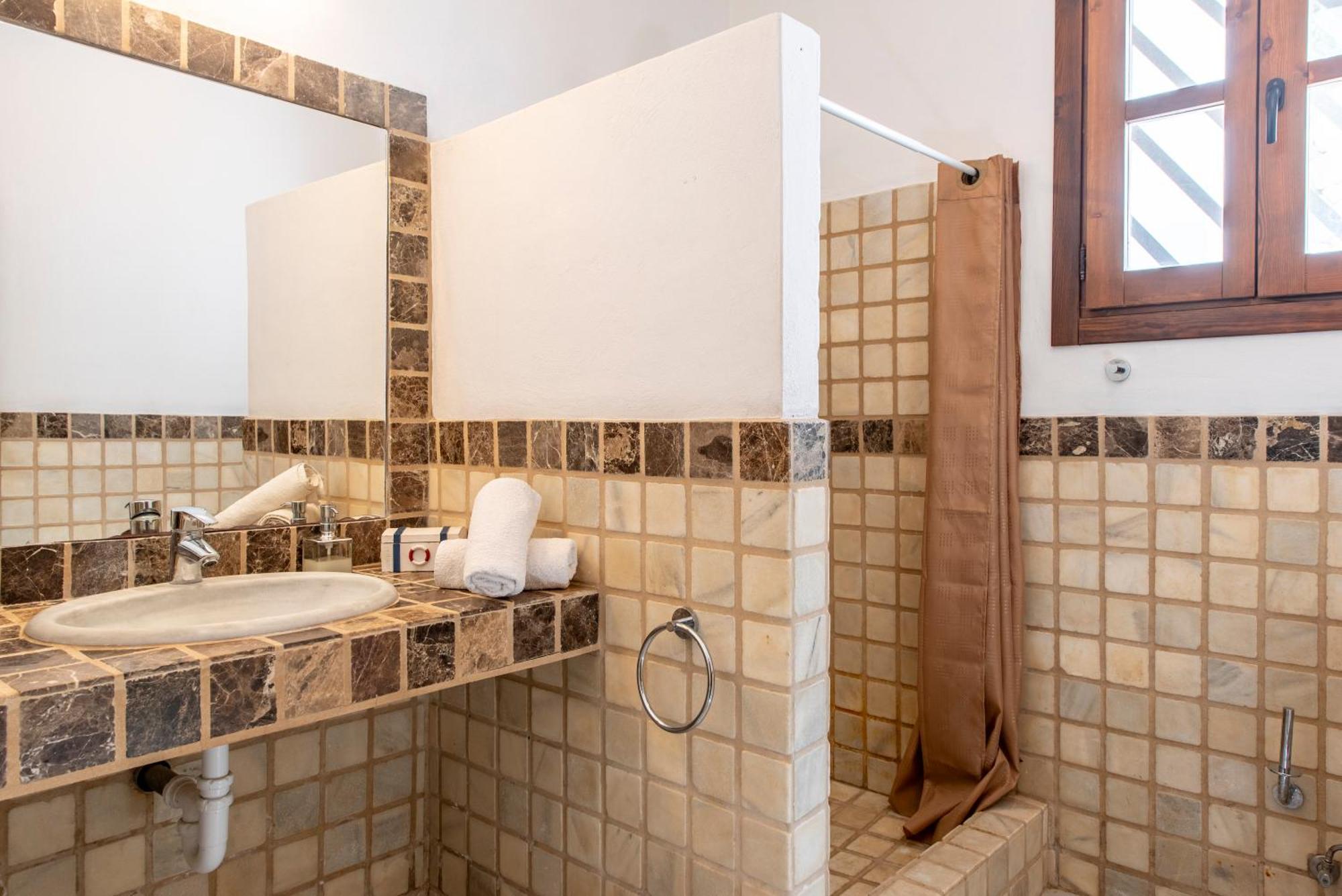 Villa - Sleeps 14 - Pool - Garden - Sea View *