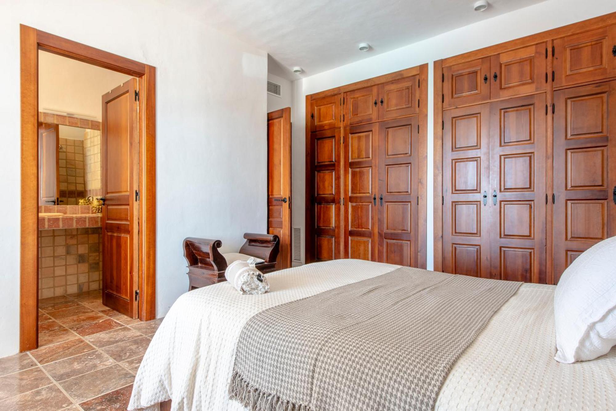 Villa - Sleeps 14 - Pool - Garden - Sea View Sant Josep de sa Talaia