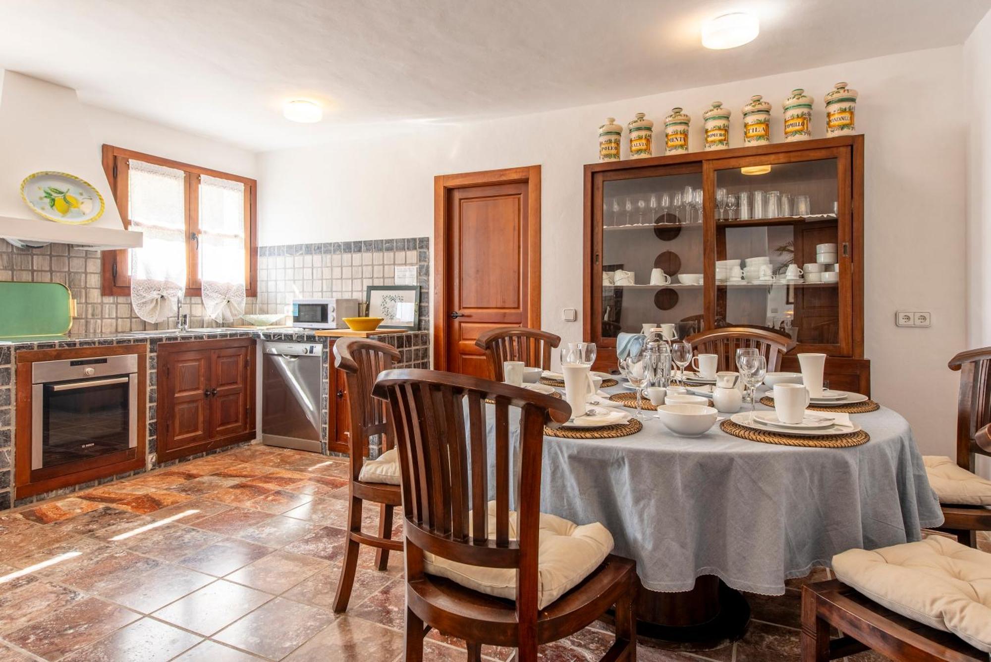Villa - Sleeps 14 - Pool - Garden - Sea View Sant Josep de sa Talaia