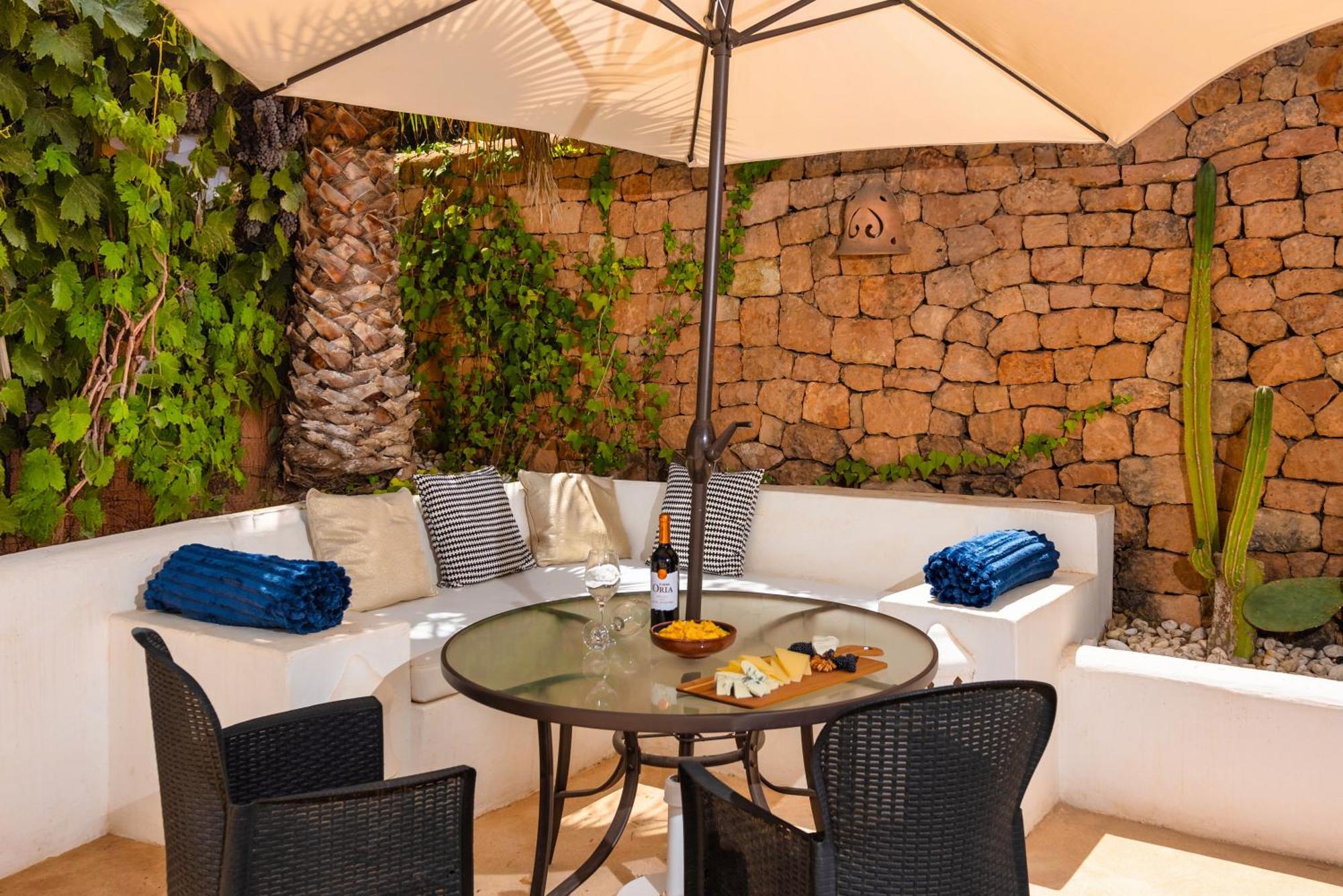 New! Salada Villa