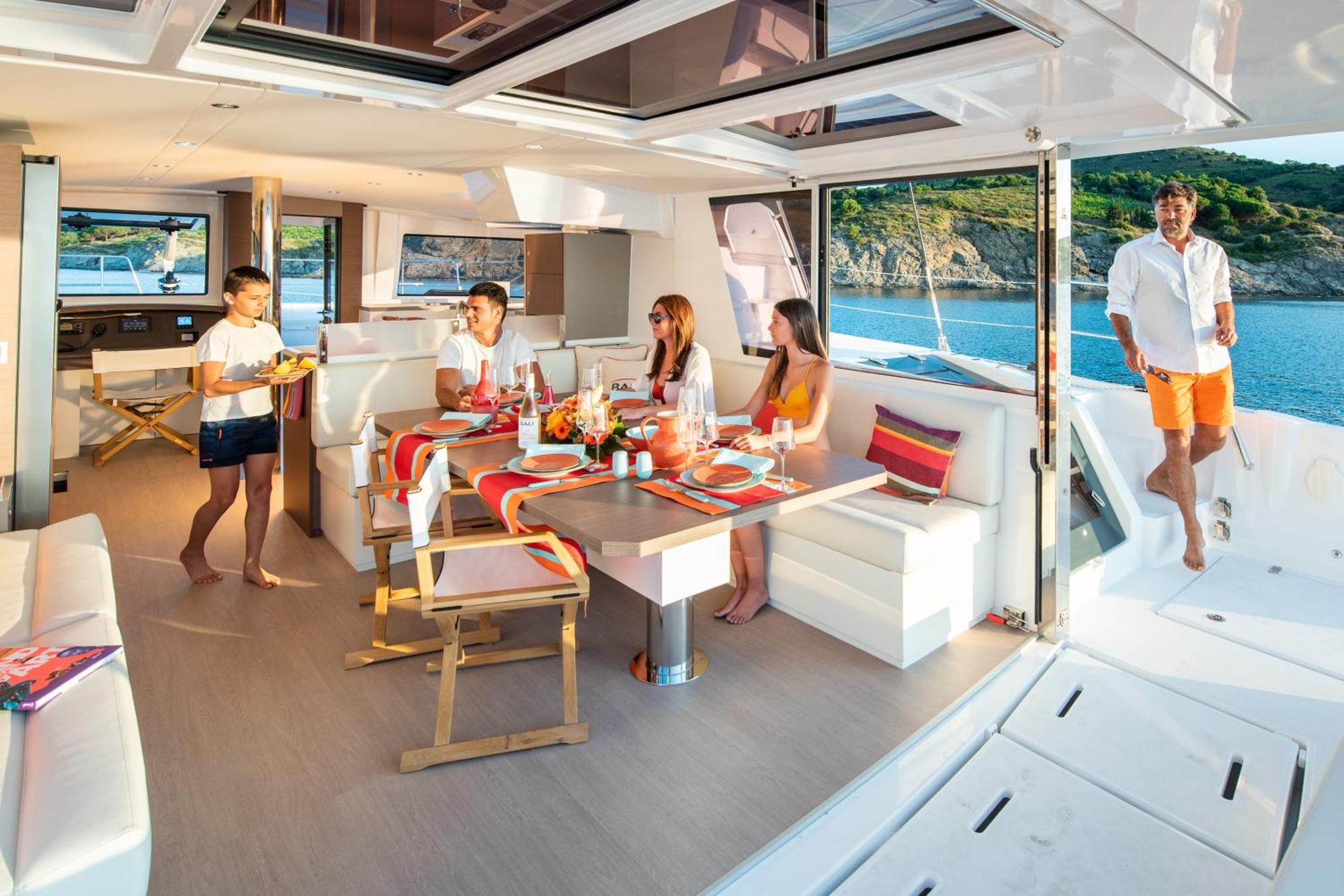 Martinon Hotel en barco San Antonio Abad