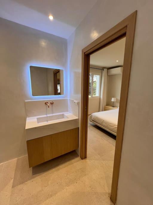 Villa En Zona Playa D'en Bossa Con Gran Piscina *