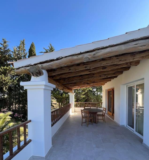 En Zona Playa D'en Bossa Con Gran Piscina Villa *