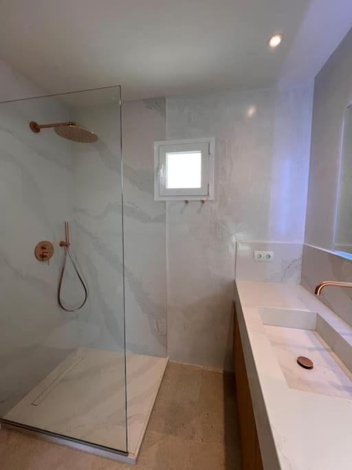 Villa En Zona Playa D'en Bossa Con Gran Piscina *