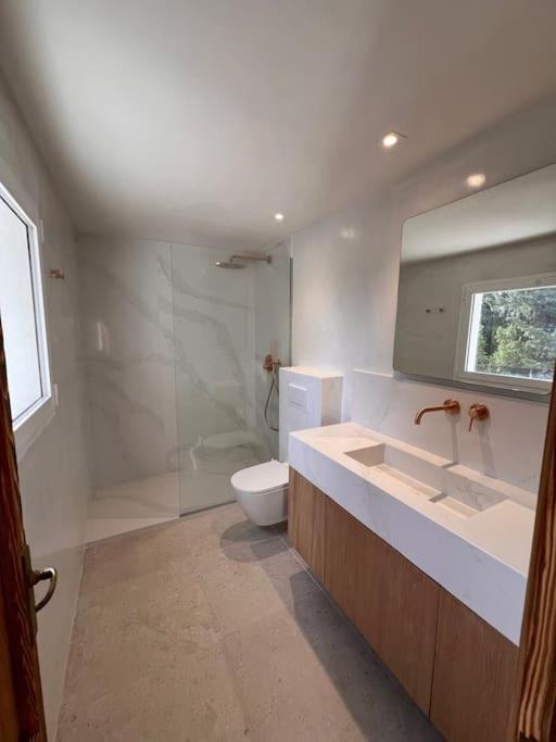 Villa En Zona Playa D'en Bossa Con Gran Piscina San José