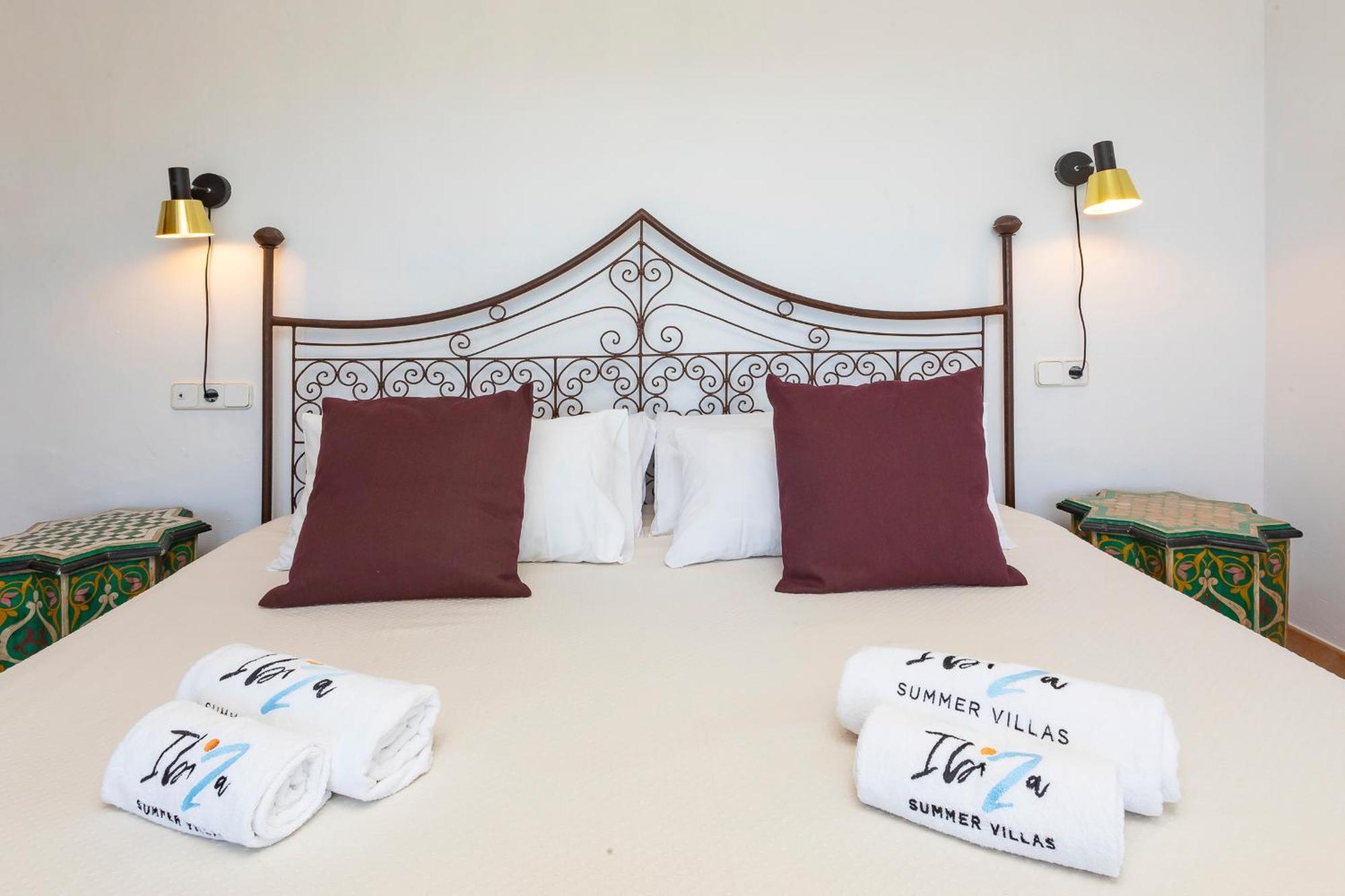 Near San Antonio Sleeps 11 Villa